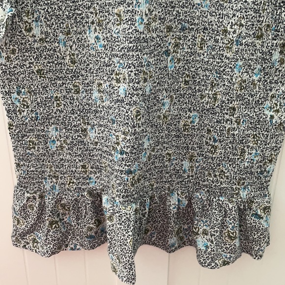 NWT Ann Taylor L Smocked Shirt Floral Gathered Blue fitted New Large - Picture 3 of 7